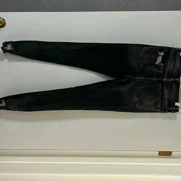Vervet distressed skinny jeanss in a size 26 - Picture 4 of 9